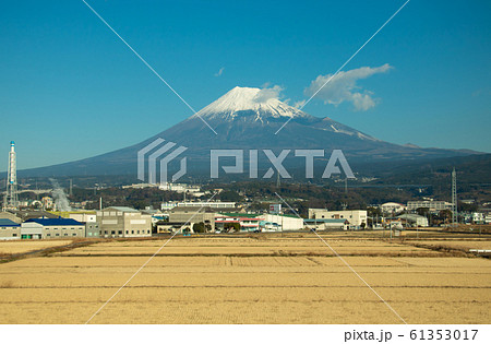 新幹線からの富士山 61353017