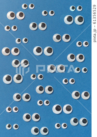 Different sizes of plastic googly eyes. Different sizes of plastic googly eyes. 61356529