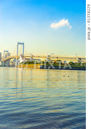 夕焼けに染まるレインボーブリッジ 【東京都】 夕焼けに染まるレインボーブリッジ 【東京都】 61358229