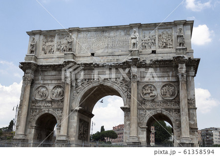 コンスタンティヌスの凱旋門 ローマ イタリアの写真素材