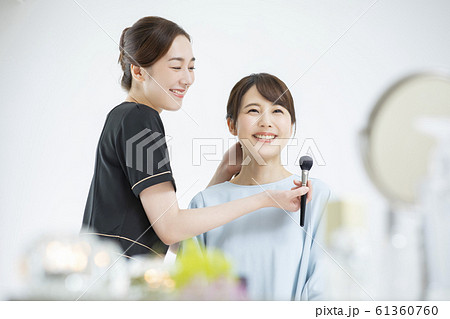 メイクアップアーティスト　　 61360760