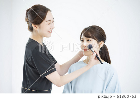 メイクアップアーティスト　　 61360763