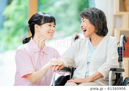 介護イメージ シニア デイケア 介護福祉士 老人ホーム 介護イメージ シニア デイケア 介護福祉士 老人ホーム 61360906