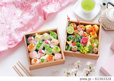 ミニおにぎりのお花見弁当 ミニおにぎりのお花見弁当 61363328