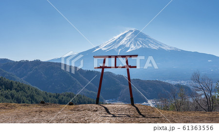 View of Torii gate of Asama Shrine with Mount Fuji 61363556