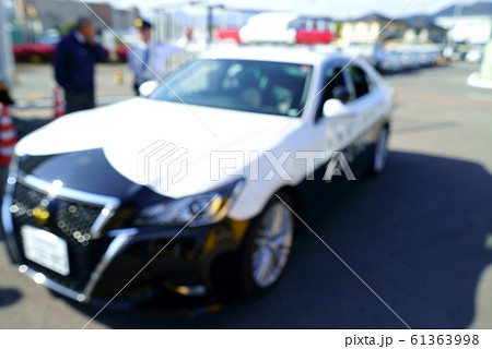 警察車両 ぼかしイメージ 61363998