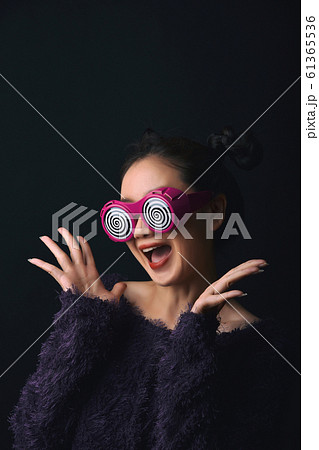 Surprised asian woman, Hand presenting product. 61365536