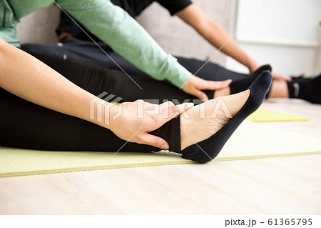 ヨガ教室 61365795