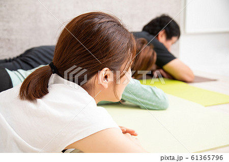 ヨガ教室 61365796
