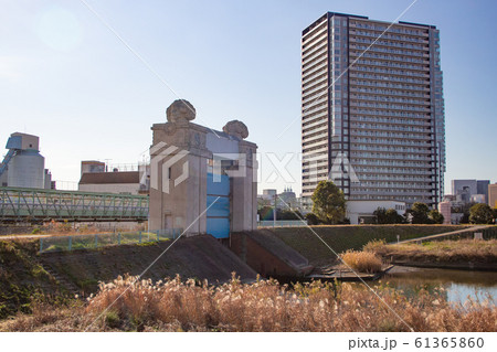 川崎河港水門（（神奈川県川崎市川崎区港町)多摩川沿いにある 61365860