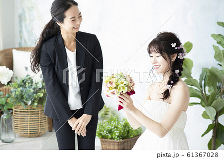 女性 ビジネス ウェディング 結婚式 ブライズルーム ウェディングプランナー 花嫁 新婦 女性 ビジネス ウェディング 結婚式 ブライズルーム ウェディングプランナー 花嫁 新婦 61367028
