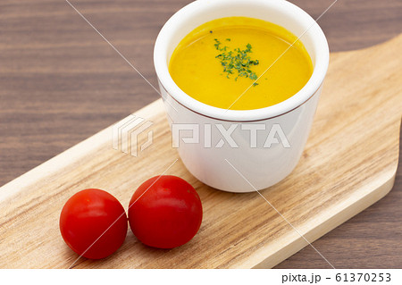 健康的な朝食イメージ パンプキンスープ 健康的な朝食イメージ パンプキンスープ 61370253