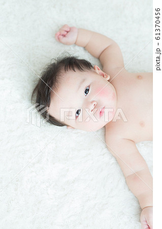 6ヶ月のかわいい赤ちゃんの写真素材
