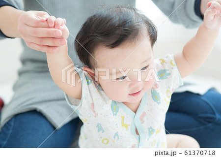 6ヶ月のかわいい赤ちゃんの写真素材