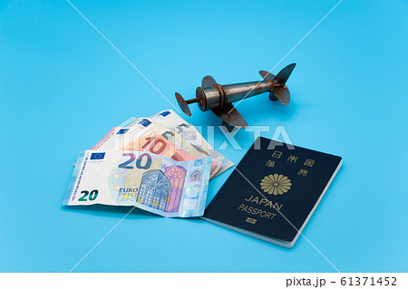 旅行 海外旅行 飛行機を使った長期旅行イメージ 旅行 海外旅行 飛行機を使った長期旅行イメージ 61371452