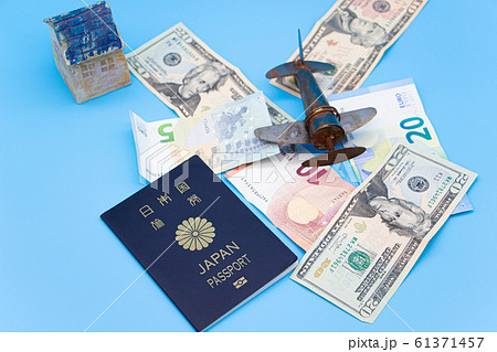 旅行 海外旅行 飛行機を使った長期旅行イメージ 旅行 海外旅行 飛行機を使った長期旅行イメージ 61371457