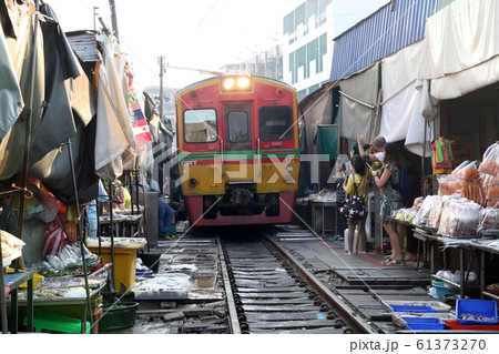 タイ 列車 市場 タイ 列車 市場 61373270