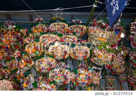 東京都 浅草 鷲神社(おおとりじんじゃ) 熊手店 酉の市・一の酉 東京都 浅草 鷲神社(おおとりじんじゃ) 熊手店 酉の市・一の酉 61374314