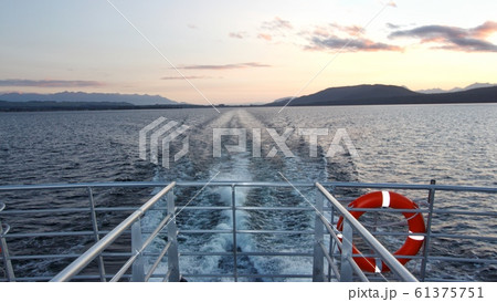 ニュージーランド、テ・アナウ湖の船上からの景色 ニュージーランド、テ・アナウ湖の船上からの景色 61375751