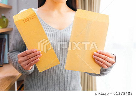 郵送　封筒　サイズ　女性 61378405