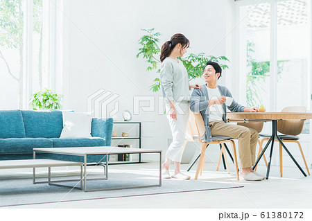 若い夫婦 若い夫婦 61380172