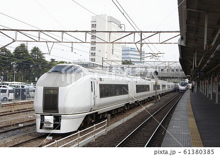 勝田車両センターの651系（波動用） 61380385