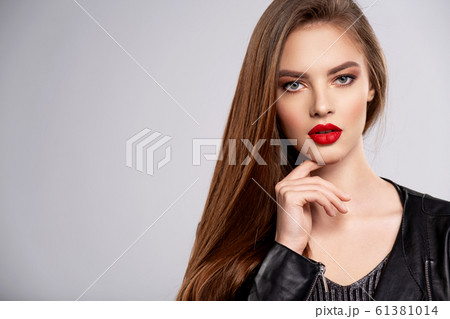 Portrait of beautiful young woman with bright 61381014