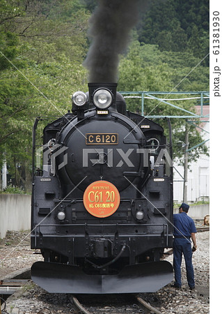 上越線水上駅の転車台広場（C61蒸気機関車／快速C61復活号） 61381930
