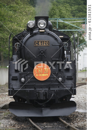 上越線水上駅の転車台広場（C61蒸気機関車／快速C61復活号） 61381931