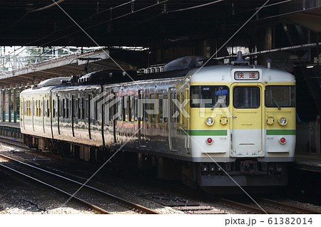 終焉近い信越本線115系（弥彦色・快速） 61382014