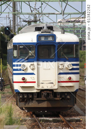 終焉近い越後線115系電車 一次新潟色 の写真素材 61382282 Pixta
