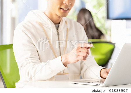 テレワーク 61383997