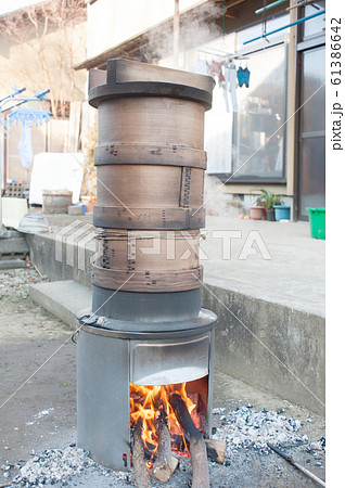 餅つきの準備 餅つきの準備 61386642