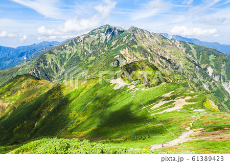 秋の五竜岳登山 （白岳から大黒岳・唐松岳を望む） 61389423