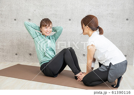 パーソナルトレーナー パーソナルトレーナー 61390116