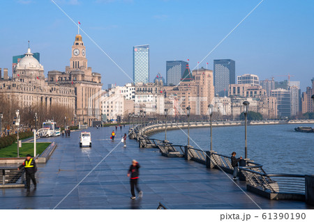 《上海》上海租界の街並み・早朝の外灘 61390190