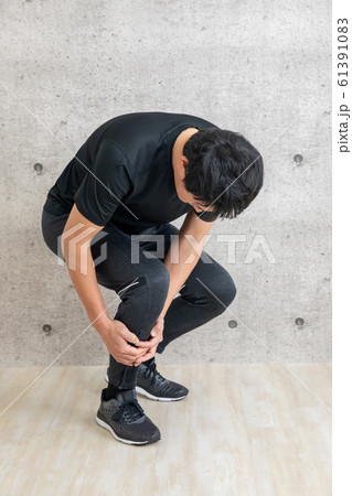 スポーツウェアを着た男性 スポーツウェアを着た男性 61391083