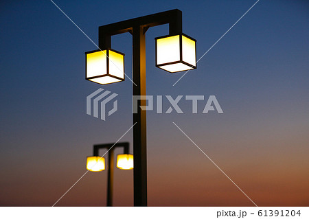 街灯 夕暮れ 61391204