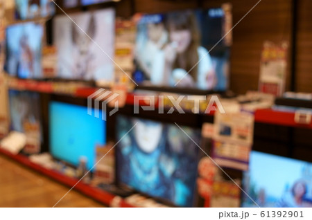 家電量販店のテレビ売り場 ぼかしイメージ 61392901