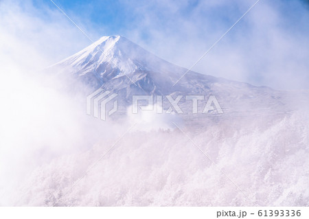 《山梨県》富士山と荒ぶる大雲海・霧氷の三つ峠 《山梨県》富士山と荒ぶる大雲海・霧氷の三つ峠 61393336