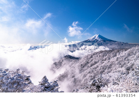 《山梨県》富士山と荒ぶる大雲海・霧氷の三つ峠 《山梨県》富士山と荒ぶる大雲海・霧氷の三つ峠 61393354