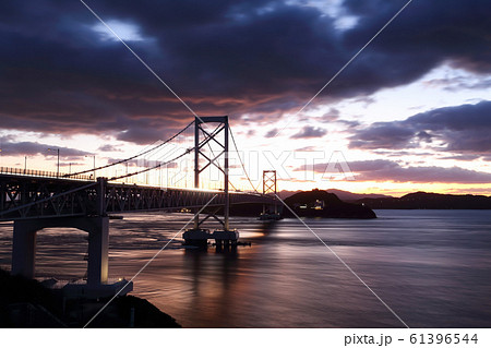 淡路島から見た大鳴門橋と夕景 淡路島から見た大鳴門橋と夕景 61396544