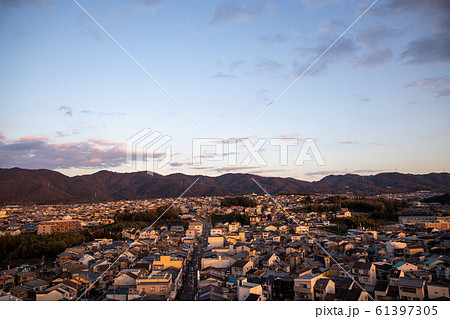 宇治市六地蔵の高層マンションからの夕景 61397305
