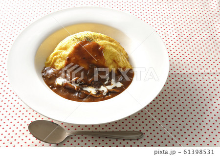 オムライスを食べる 61398531