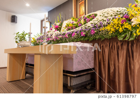 斎場・祭壇・お葬式・通夜・式場・告別式・葬儀・葬祭 ・家族葬・供花・花・生花 斎場・祭壇・お葬式・通夜・式場・告別式・葬儀・葬祭 ・家族葬・供花・花・生花 61398797
