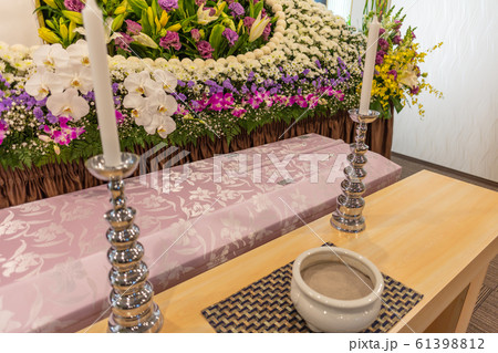 斎場・祭壇・お葬式・通夜・式場・告別式・葬儀・葬祭 ・家族葬・供花・花・生花 斎場・祭壇・お葬式・通夜・式場・告別式・葬儀・葬祭 ・家族葬・供花・花・生花 61398812