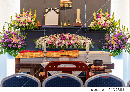 斎場・祭壇・お葬式・通夜・式場・告別式・葬儀・葬祭 ・家族葬・供花・花・生花 斎場・祭壇・お葬式・通夜・式場・告別式・葬儀・葬祭 ・家族葬・供花・花・生花 61398814