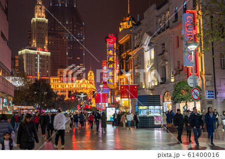 《上海》南京東路・夜の繁華街 《上海》南京東路・夜の繁華街 61400016