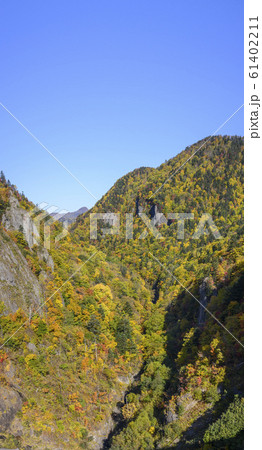 北海道 定山渓 豊平峡ダムの紅葉の写真素材