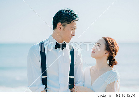 海辺のウェディングポートレート 61404574